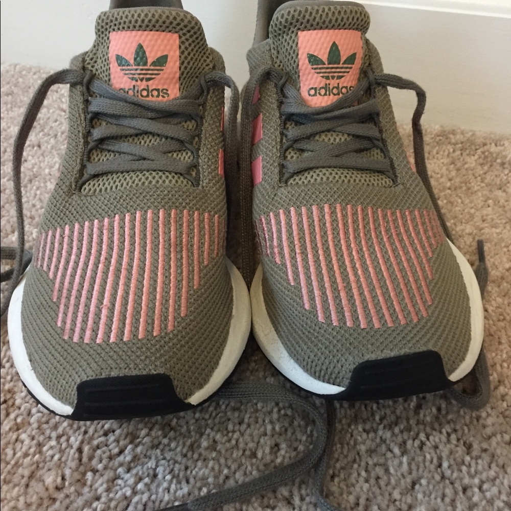 Women’s adidas Swift runs size 9